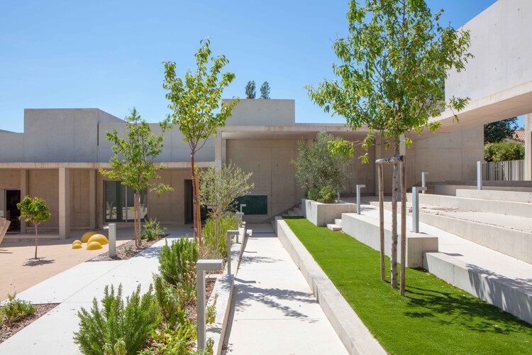 Complejo Escolar Paul Doumer / AT archites - Imagen 3 de 14