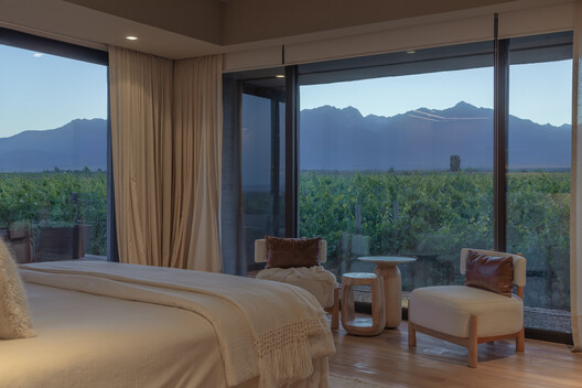 Casa Strazik  / González Olsina & Vega Arquitectos - Fotografía interior, Dormitorio, Camas, Sillas