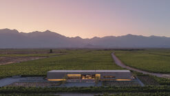 Casa Strazik  / González Olsina & Vega Arquitectos