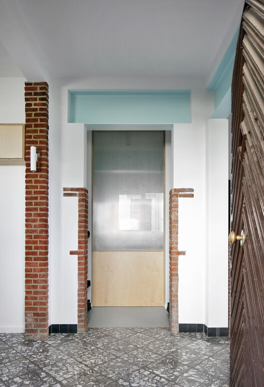 Meandering Furniture Villa Renovation / Atelier Tom Vanhee - Image 8 of 22