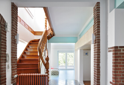 Meandering Furniture Villa Renovation / Atelier Tom Vanhee - Image 10 of 22