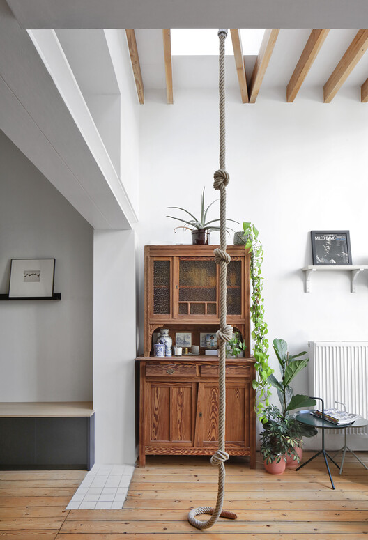 Brussels Dual Residence / Atelier Tom Vanhee - Interior Photography, Wood, Lighting