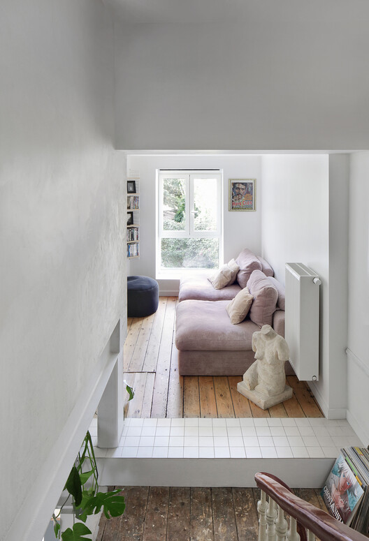 Brussels Dual Residence / Atelier Tom Vanhee - Interior Photography, Sofa, Wood, Lighting