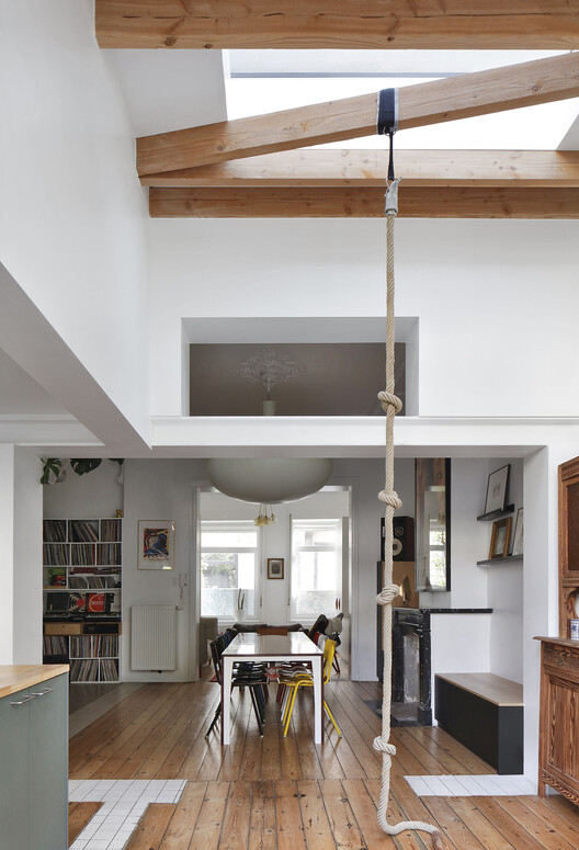Brussels Dual Residence / Atelier Tom Vanhee - Interior Photography, Wood, Lighting, Beam