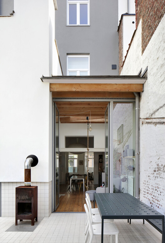 Brussels Dual Residence / Atelier Tom Vanhee - Interior Photography, Wood, Door