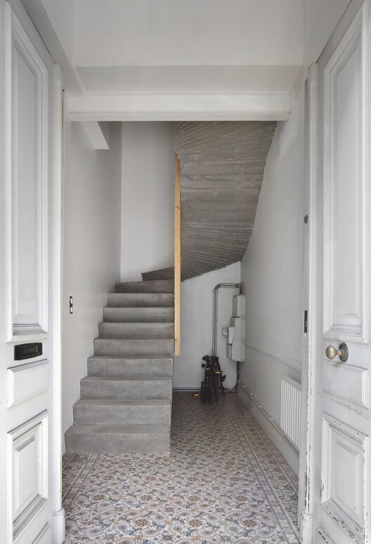 Brussels Dual Residence / Atelier Tom Vanhee - Interior Photography, Stairs, Wood, Door, Concrete