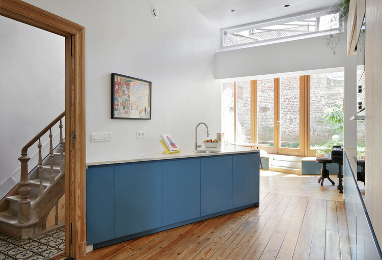 Casa Butterfly / Atelier Tom Vanhee - Fotografia de Interiores, Cozinha, Madeira, Bancada, Iluminação, Vidro