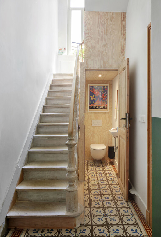 Butterfly Townhouse / Atelier Tom Vanhee - Interior Photography, Stairs, Wood, Door, Handrail