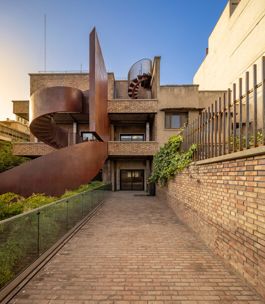 The Poet's House / Next Office–Alireza Taghaboni - Exterior Photography, Brick, Concrete