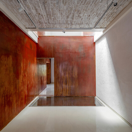 The Poet's House / Next Office–Alireza Taghaboni - Image 2 of 28