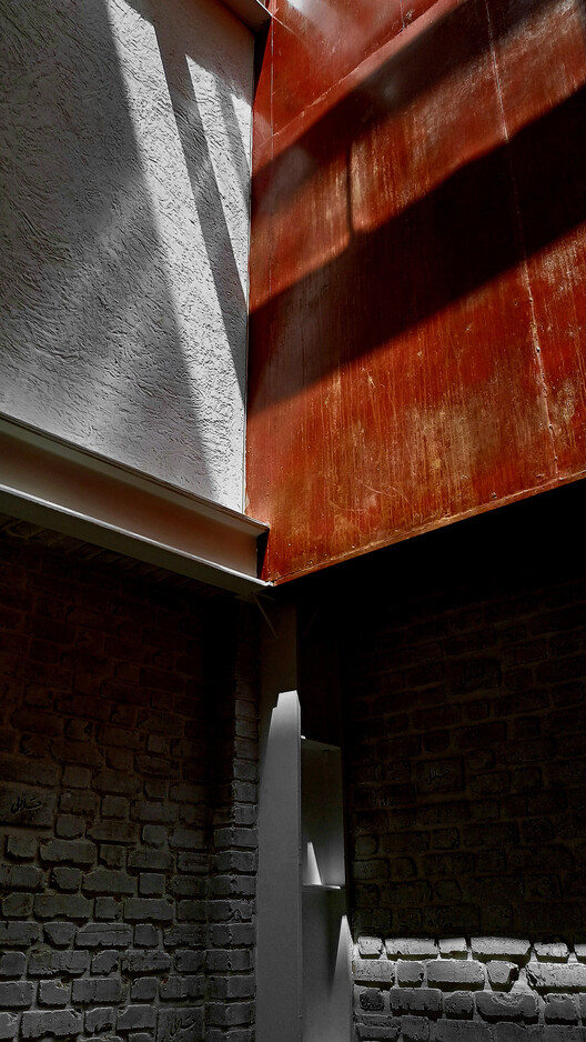 The Poet's House / Next Office–Alireza Taghaboni - Image 13 of 28