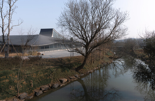 Porcelain Source Museum / Atelier Deshaus