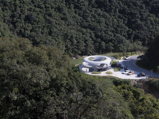 Resting Loop with Views / HCCH Studio - Exterior Photography