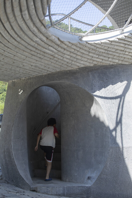 Resting Loop with Views / HCCH Studio - Interior Photography, Concrete