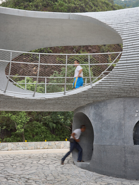 Resting Loop with Views / HCCH Studio - Exterior Photography