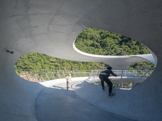 Resting Loop with Views / HCCH Studio - Exterior Photography