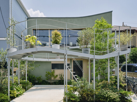 House in Nakano / HOAA / Hiroyuki Oinuma Architect & Associates - Exterior Photography, Balcony, Garden, Handrail
