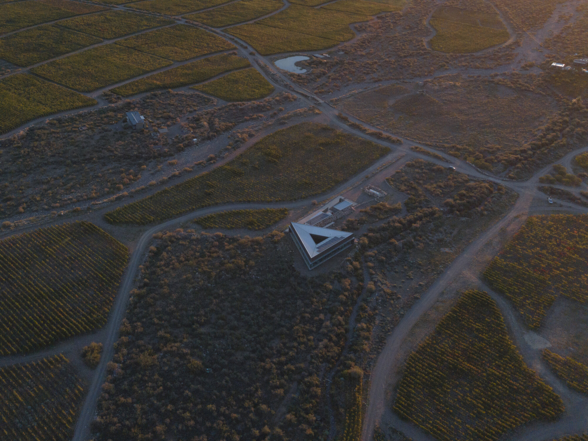 Santos Spirits Distillery / Valeria Moreno