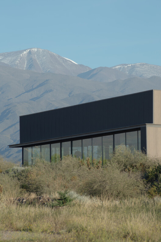 Bodega Santos Espíritus / Valeria Moreno - Fotografía de exteriores