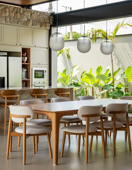Casa Virtis / Fitore Arquitetura - Fotografia de Interiores, Sala de Jantar, Madeira, Mesa, Cadeira, Iluminação
