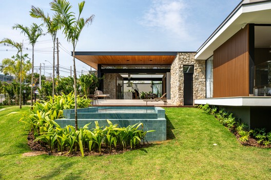 Casa Virtis / Fitore Arquitetura - Imagem 6 de 22