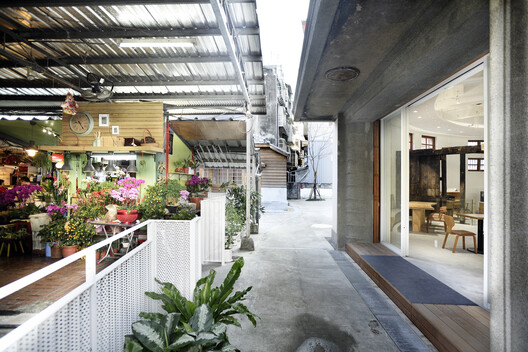 Designing the Public Market: Architecture for Gathering, Trading, and Belonging - Image 13 of 20