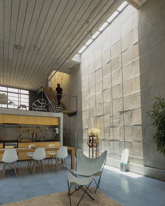 Casa Pinheiros / 23 SUL - fotografía de interiores, cocina, madera, iluminación, sillas