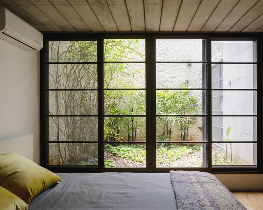 Residence in Pinheiros / 23 SUL Residence in Pinheiros / 23 SUL - Interior Photography, Bedroom, Wood, Glass