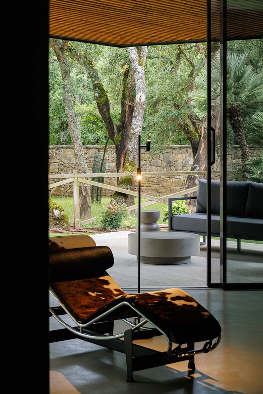 Casa CC – Quinta dos Carvalhos / Inception Architects Studio - fotografía de interiores, sala, madera, sillas, iluminación, terraza