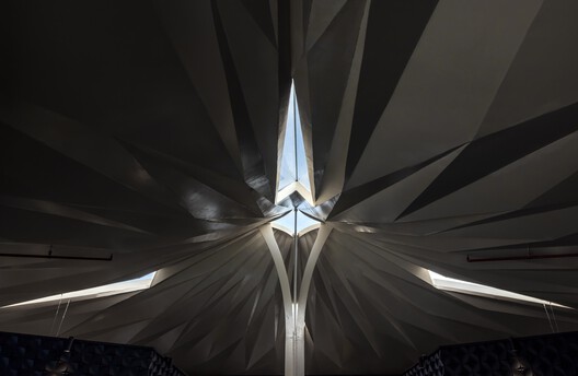 Urban Sparkle for Hokkaido Sachi Restaurant Thao Dien  / Takashi Niwa Architects - Image 8 of 22