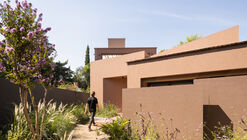 Casa [en] torno al árbol / otro estudio