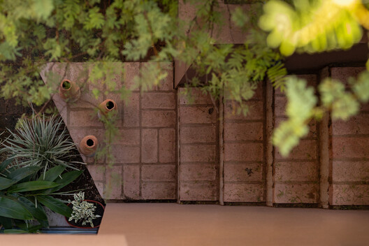 House around the Tree / otro estudio - Interior Photography