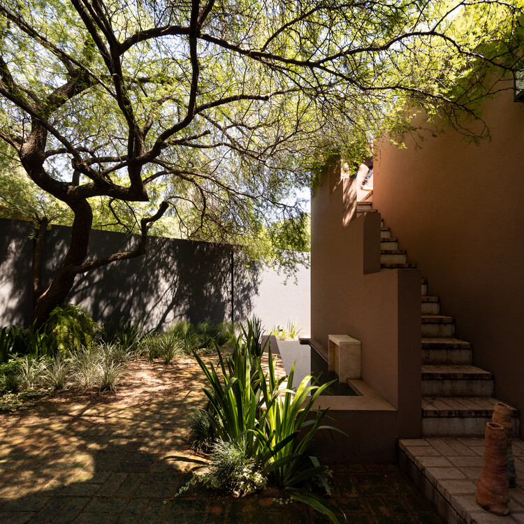 Casa rodeada de árboles/Otro estudio - Imagen 8 de 21