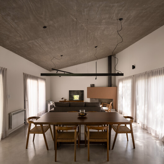 House around the Tree / otro estudio - Interior Photography, Dining room, Wood, Lighting, Table, Chair