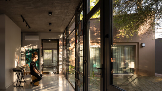 House around the Tree / otro estudio - Interior Photography, Door, Glass, Courtyard