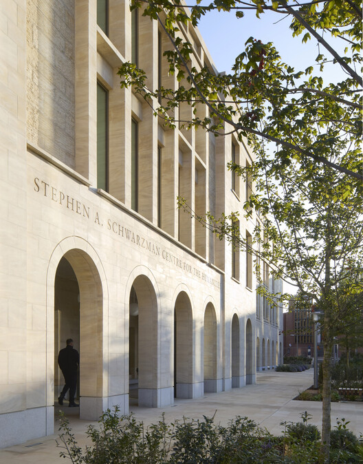 Schwarzman Center for the Humanities - University of Oxford / Hopkins Architects - Exterior Photography, Concrete, Arcade