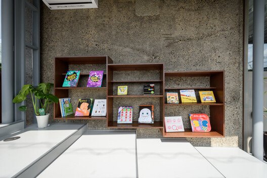 Clinic O / Takayuki Kuzushima and Associates - Shelving