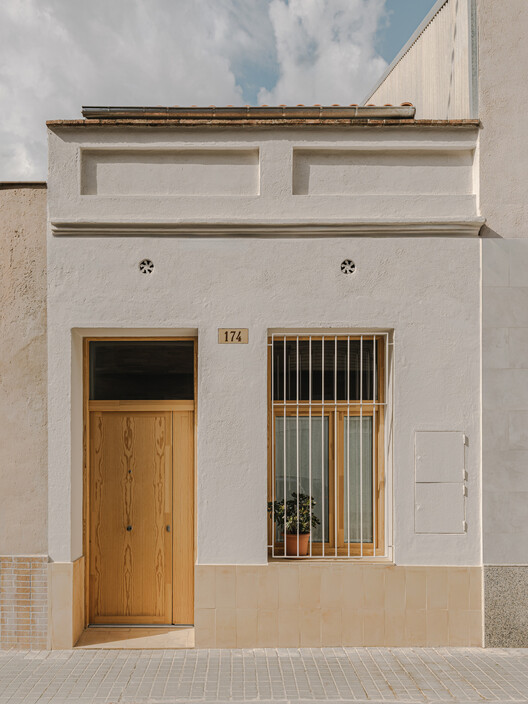 130AUS Obra nueva de vivienda entre medianeras en Sabadell / Vallribera Noray Arquitectes - Más Imágenes