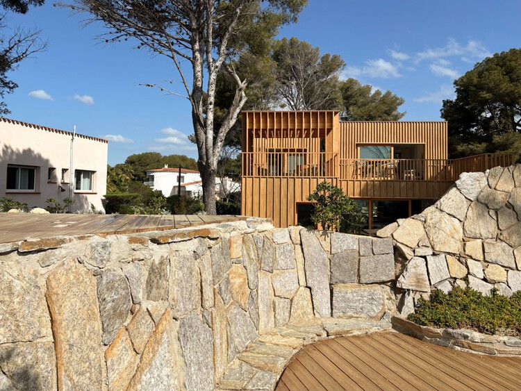 Um Conjunto Habitacional Muito Pequeno / AT Architecture - Fotografia de Exterior