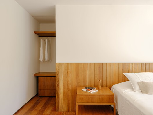 JL Dam House / Garbin Arquitetos - Interior Photography, Bedroom, Wood, Bed