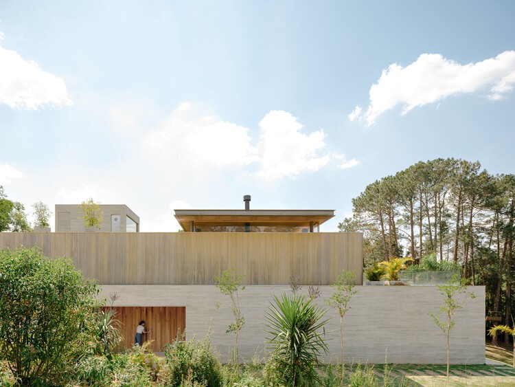 JL Dam House / Garbin Arquitetos - More Images