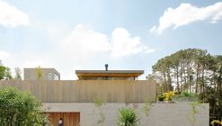 JL Dam House / Garbin Arquitetos