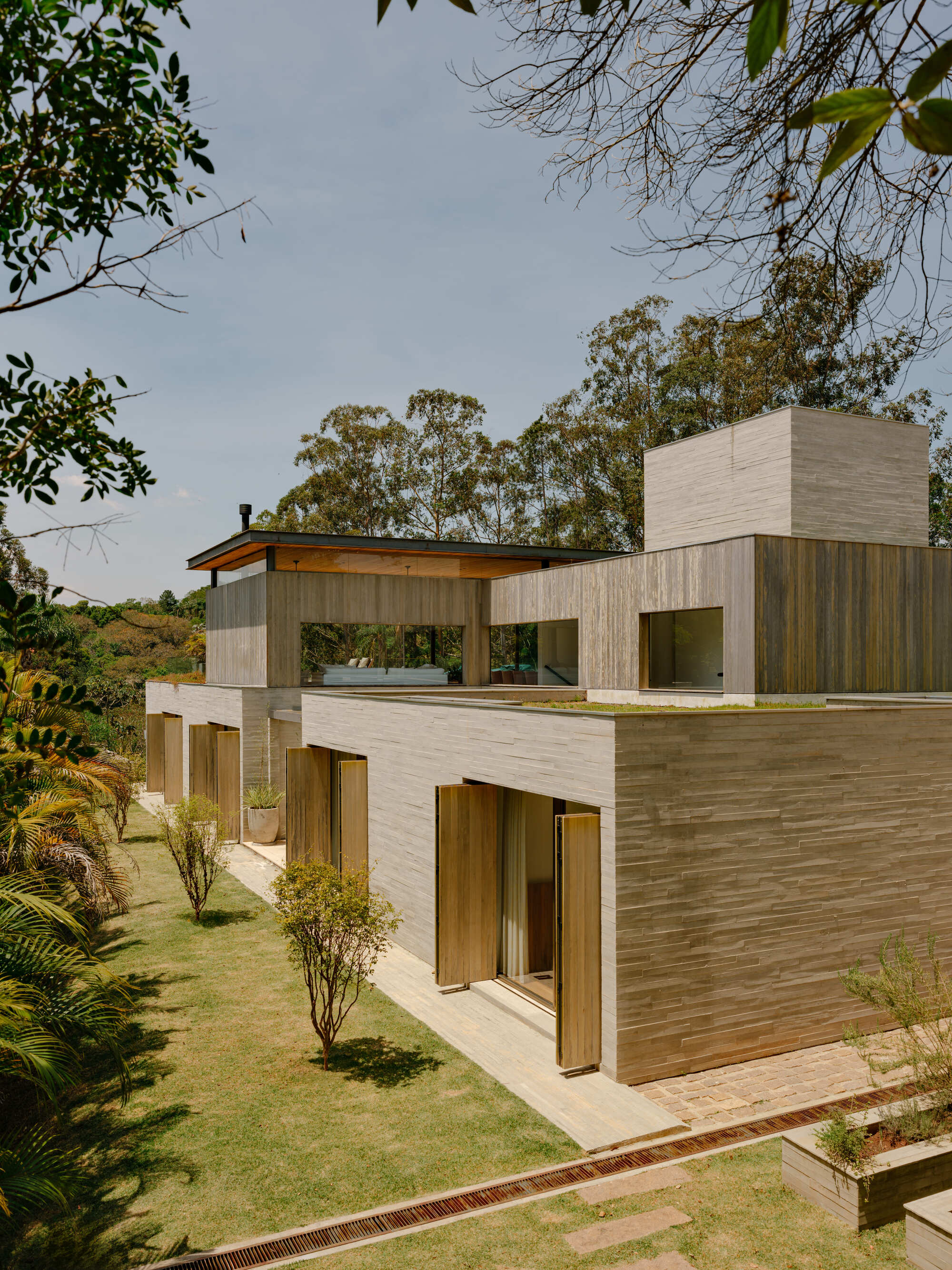 Gallery of JL Dam House / Garbin Arquitetos - 2