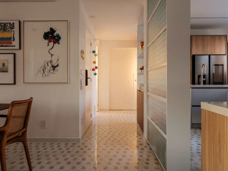 Apartamento Paço de Coimbra / Pianca Arquitetura + Erika Rufino - Fotografia de Interiores, Madeira, Iluminação, Bancada, Porta