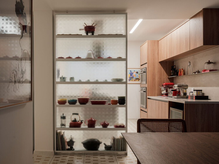 Apartamento Paço de Coimbra / Pianca Arquitetura + Erika Rufino - Fotografia de Interiores, Prateleira, Cozinha, Bancada
