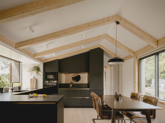 The Float House / Tigg + Coll Architects - Interior Photography, Kitchen, Wood, Countertop, Beam, Chair