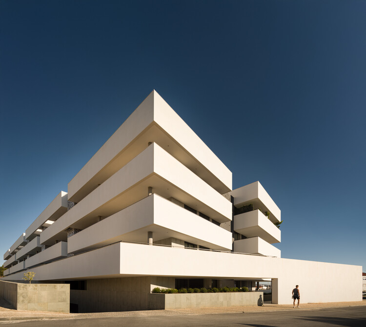 Edifício MOT-L Residence / Mário Martins Atelier - Mais Imagens