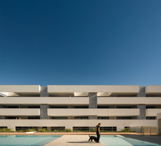 Edifício MOT-L Residence / Mário Martins Atelier - Imagem 4 de 26