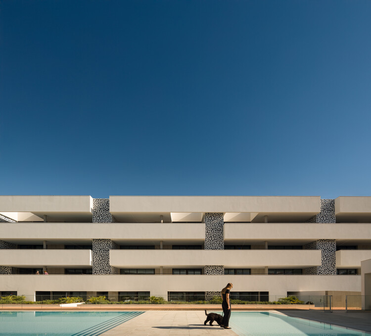 Edifício MOT-L Residence / Mário Martins Atelier - Imagem 4 de 26
