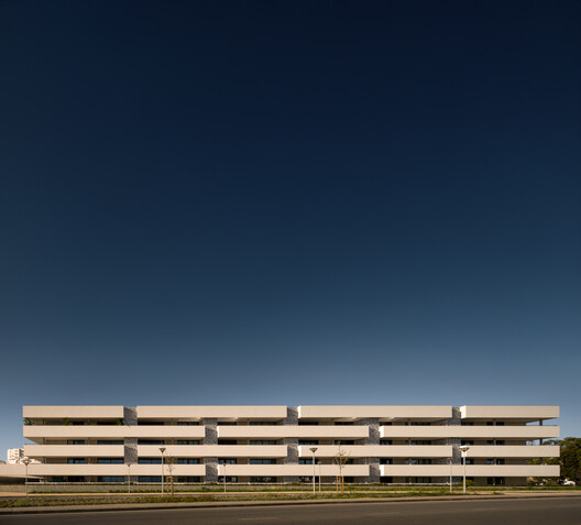 Edifício MOT-L Residence / Mário Martins Atelier - Imagem 19 de 26